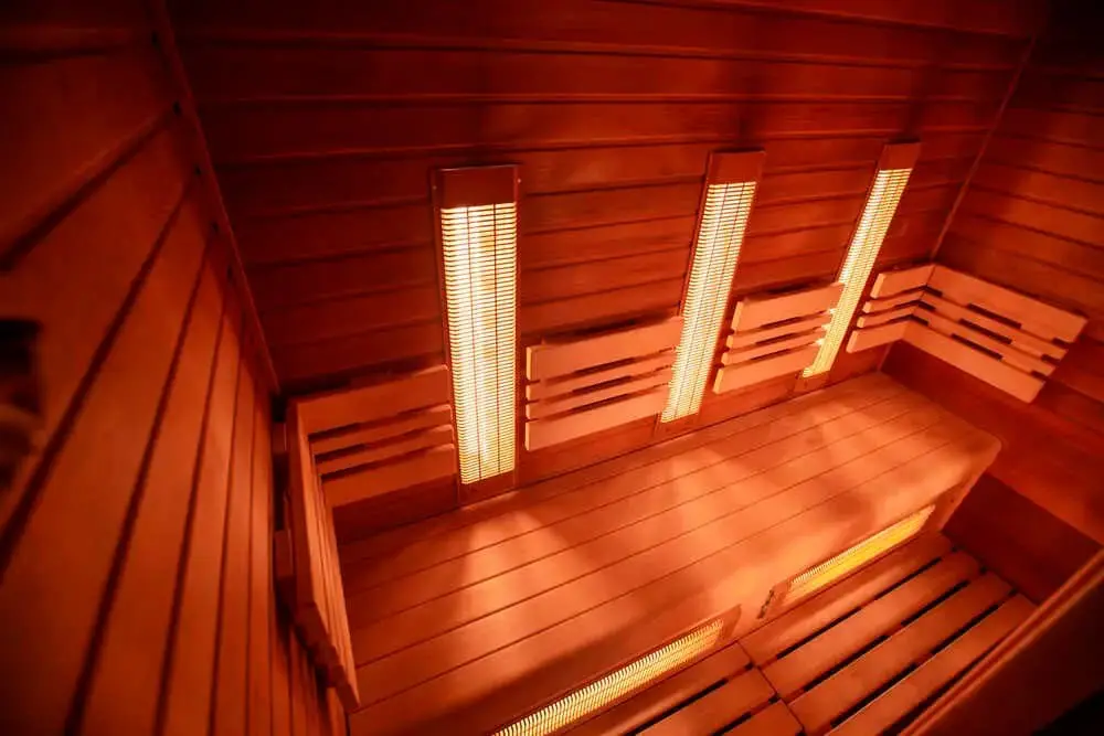 Salt stone sauna is combined with infrared rays to help relieve