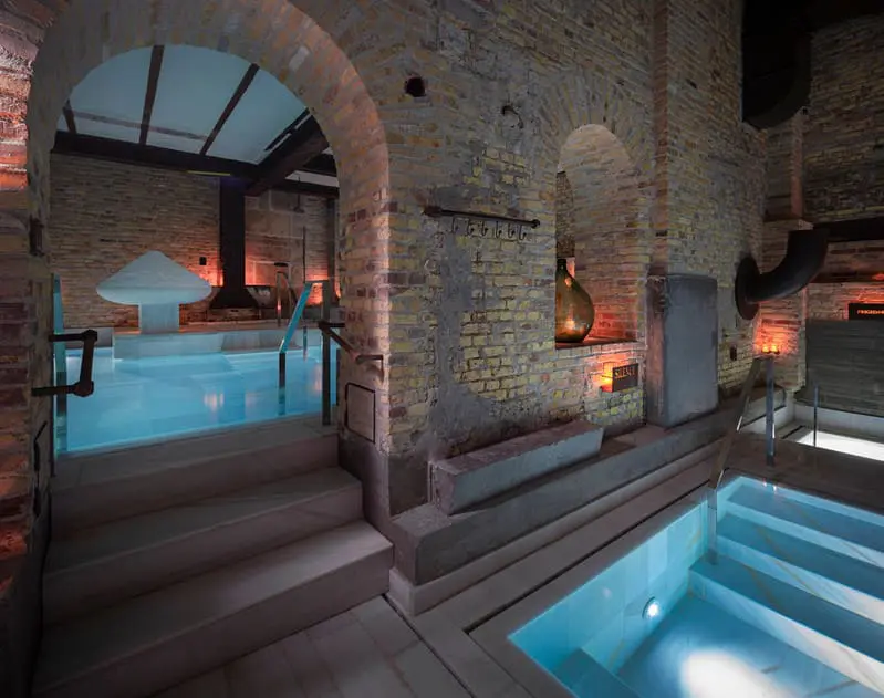Spa termal lúdico: salud y diversión en un espacio para toda la familia 3 banos de contraste