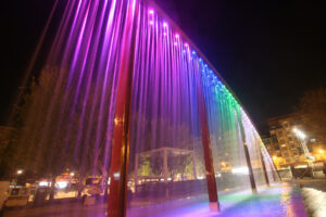 Cómo crear un espacio único con cascadas de agua 2 Constitution Square Lleida 15 1012 cover