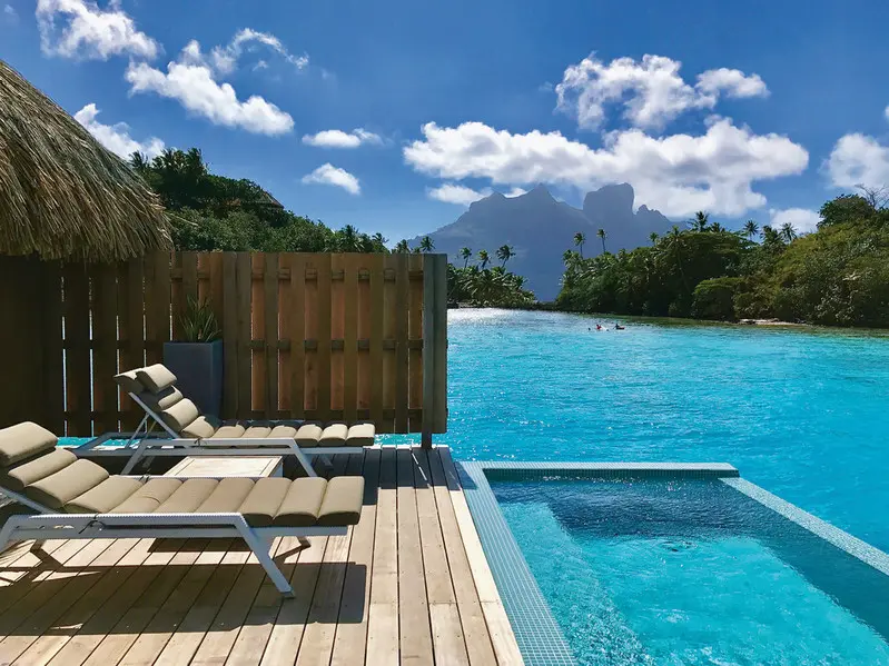 Improve hotel experience: tips to excel at guest satisfaction 1 shutterstock 690609880 shutterstock 690609880 1