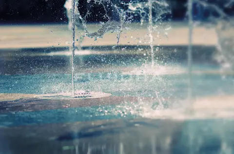 Dry deck fountains: benefits and uses of a flourishing solution 2 abt 1924284712385811438NDcwOA.jpg m 1