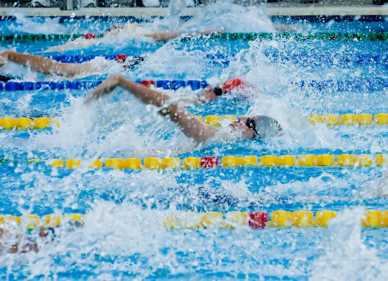 ¿Cómo conseguir una piscina de competición con accesorios de piscina? 1 accesorios de piscinas corcheras de competicion