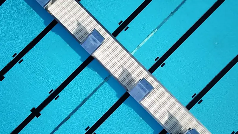 ¿Cómo conseguir una piscina de competición con accesorios de piscina? 3 accesorios de piscinas podiums de salida