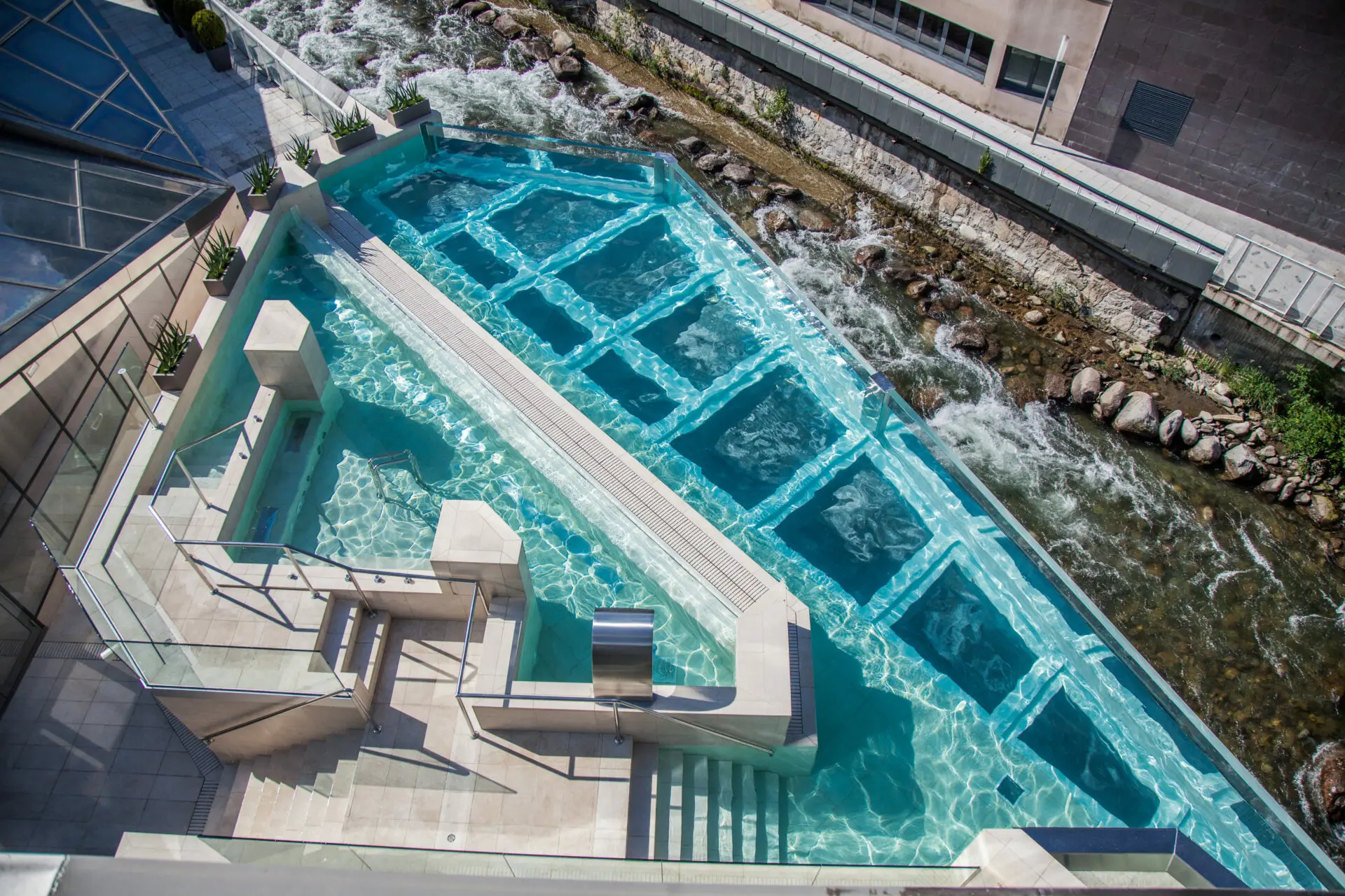 Commercial swimming pools: all you need to know 10 Glass pool