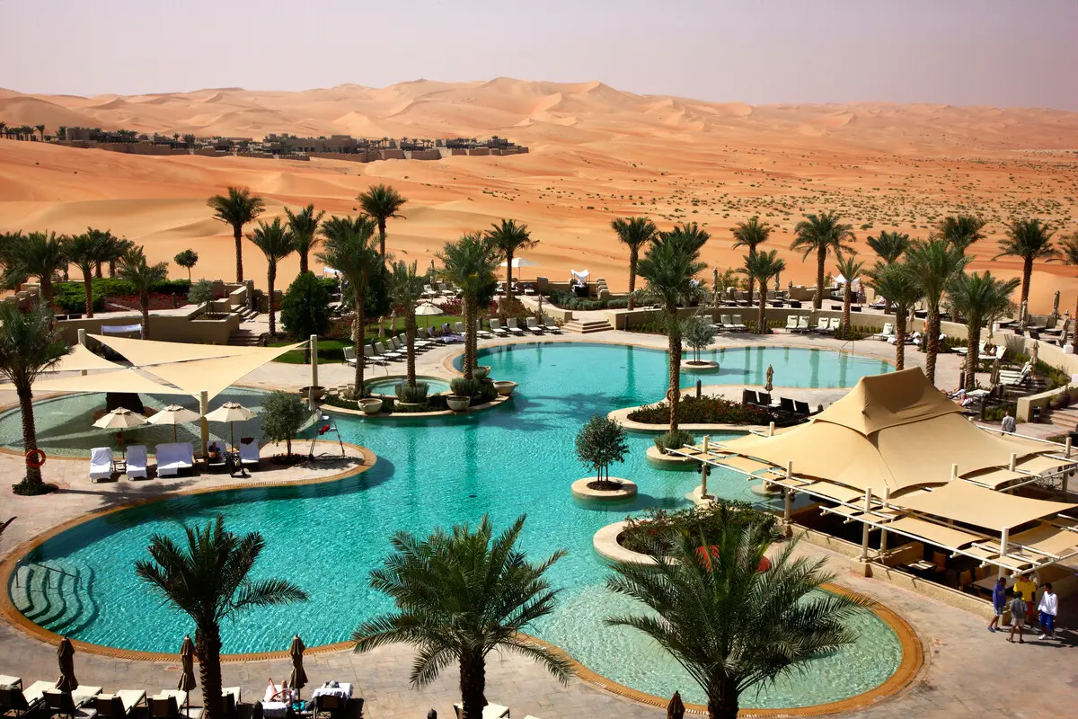 Piscina recreativa: qué es y características de diseño 1 Anantara Qasr Al Sarab Desert Resort C12919