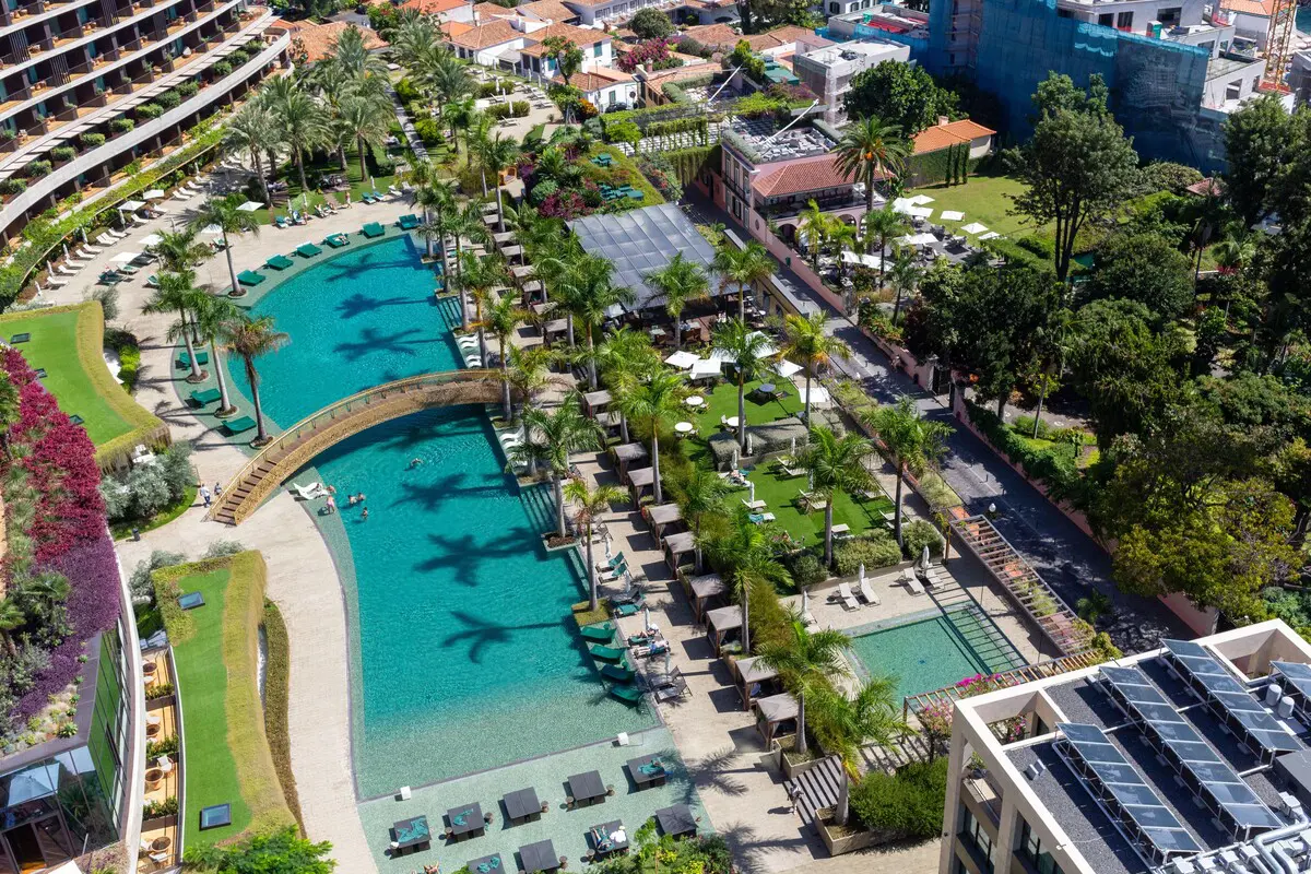 Piscina recreativa: qué es y características de diseño 2 Hotel Savoy Madeira 2D8JJBR