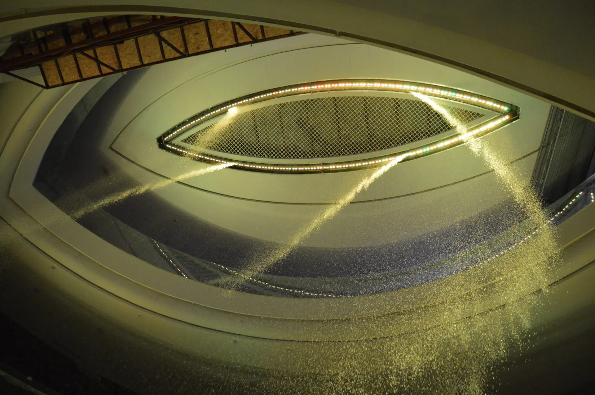 Digital water curtains: what they are and what value can they add 1 Slavyanksy Oceania Shopping Mall 18 0347 Cover 1