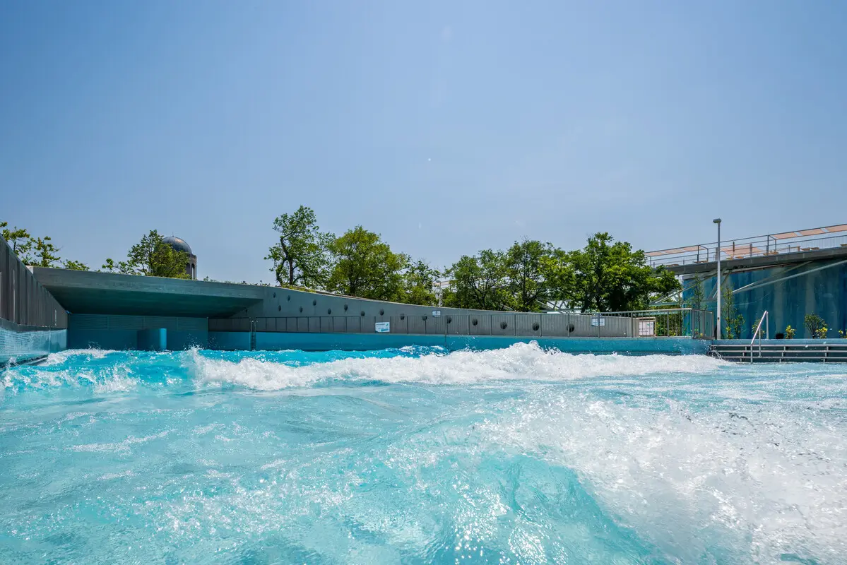 piscinas-de-olas-ocio-y-deporte-en-un-solo-lugar-fluidra