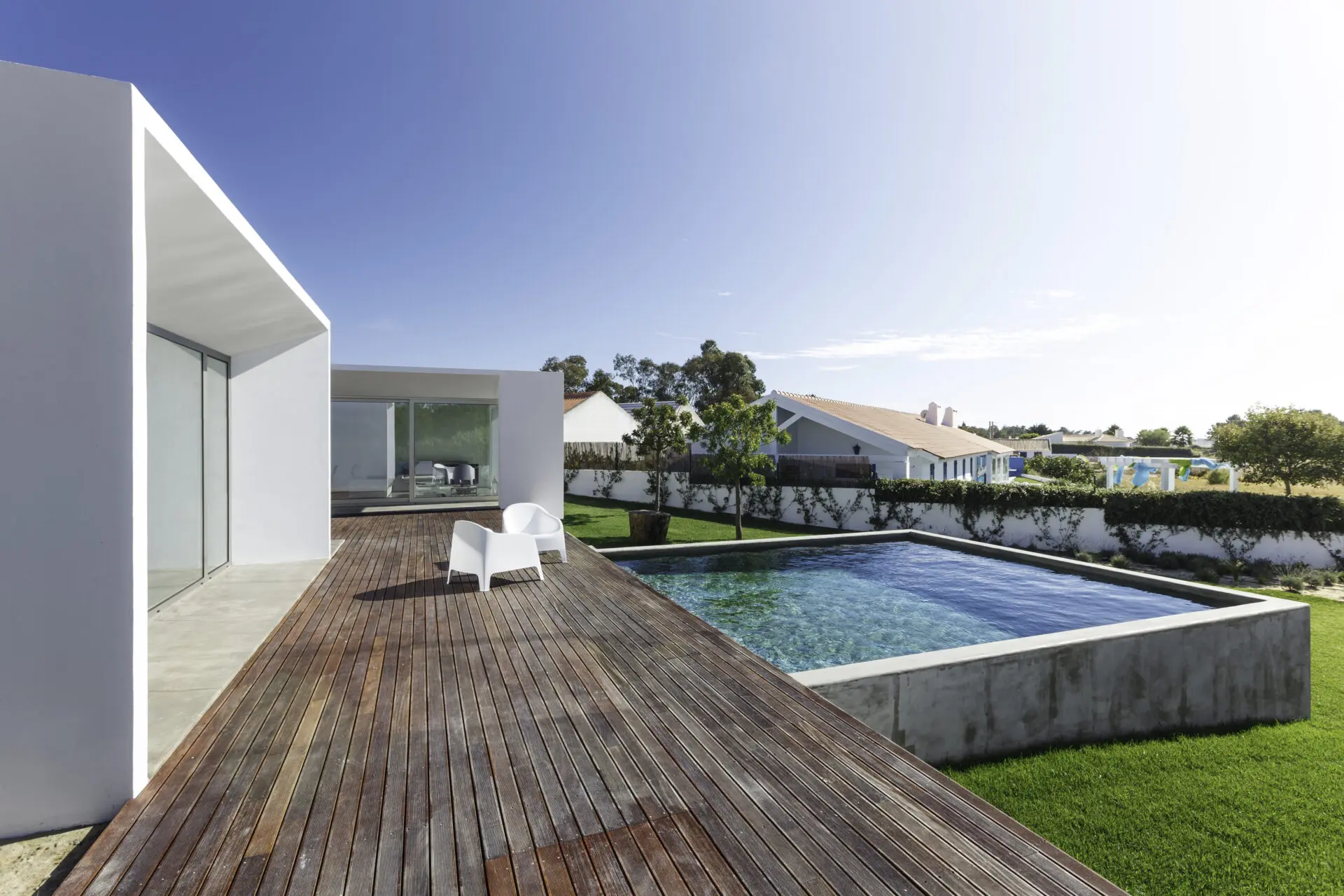 Above ground pools: design and features 1 shutterstock 223180150 shutterstock 223180150 2
