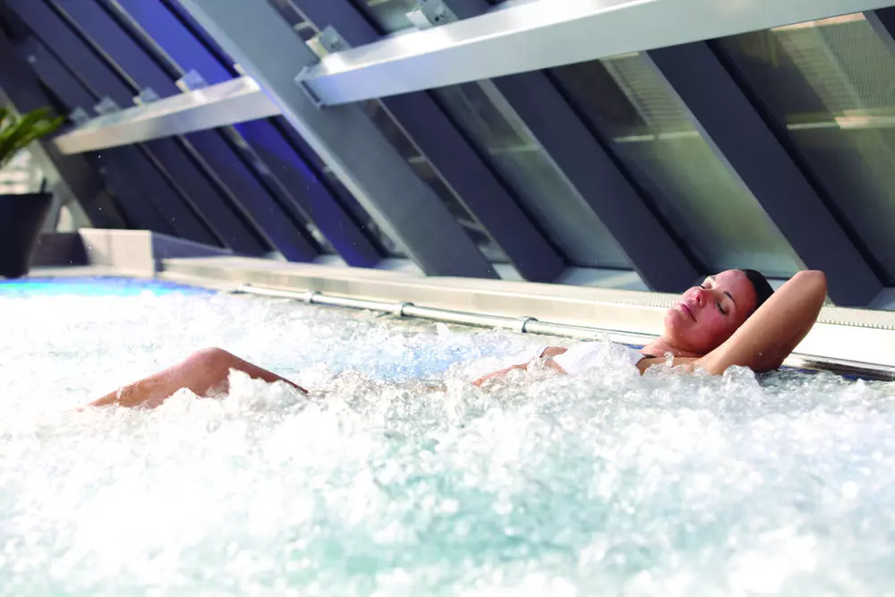 Elevating wellness pools with stainless steel hydromassage beds 2 hydromassage beds 2