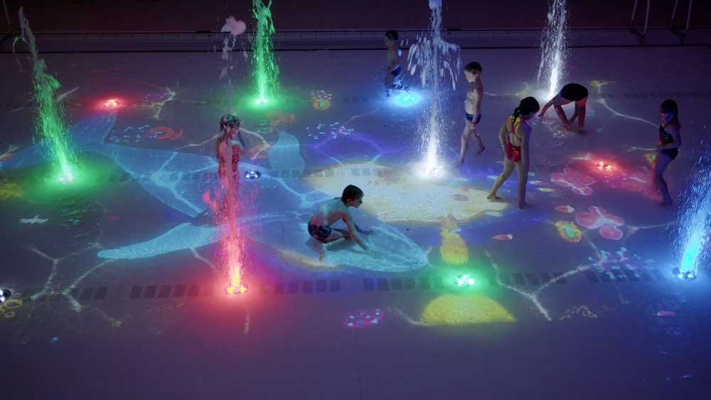El poder de los juegos acuáticos: los suelos móviles interactivos para piscinas aúnan diversión y educación 2 Los beneficios educativos del juego en el agua 2