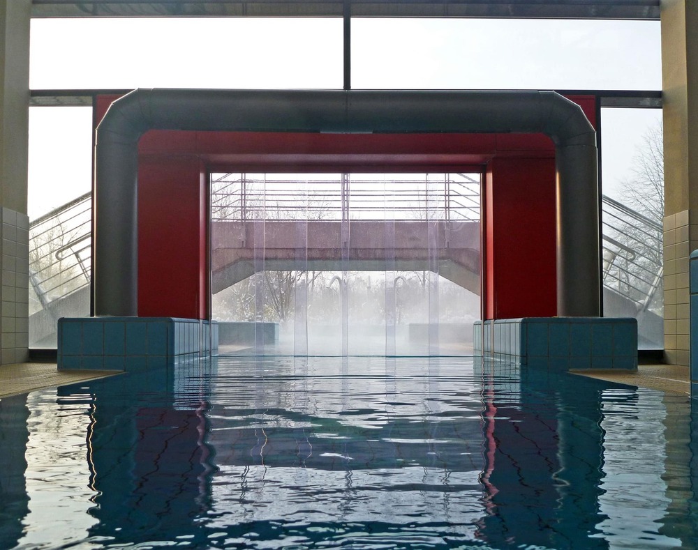 Swimming pool heat pumps: the essential guide for pool professionals Swimming pool heat pumps: the essential guide for pool professionals