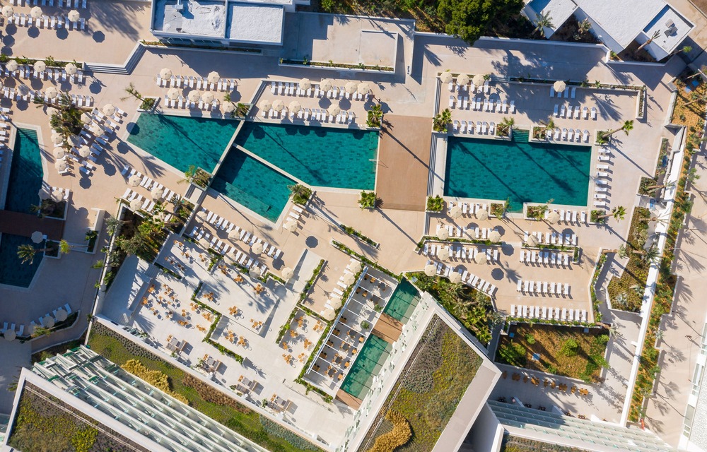 How does water in architecture transform spaces, communities, and developments? 1 What role does water play in architecture?