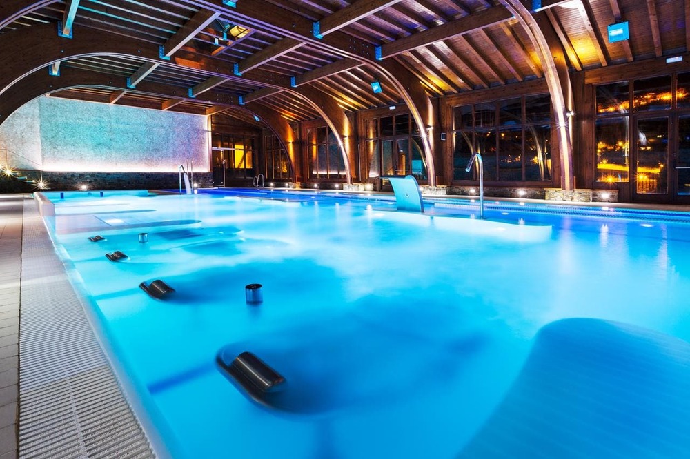 ¿Cómo diseñar piscinas climatizadas para lograr confort y eficiencia todo el año?