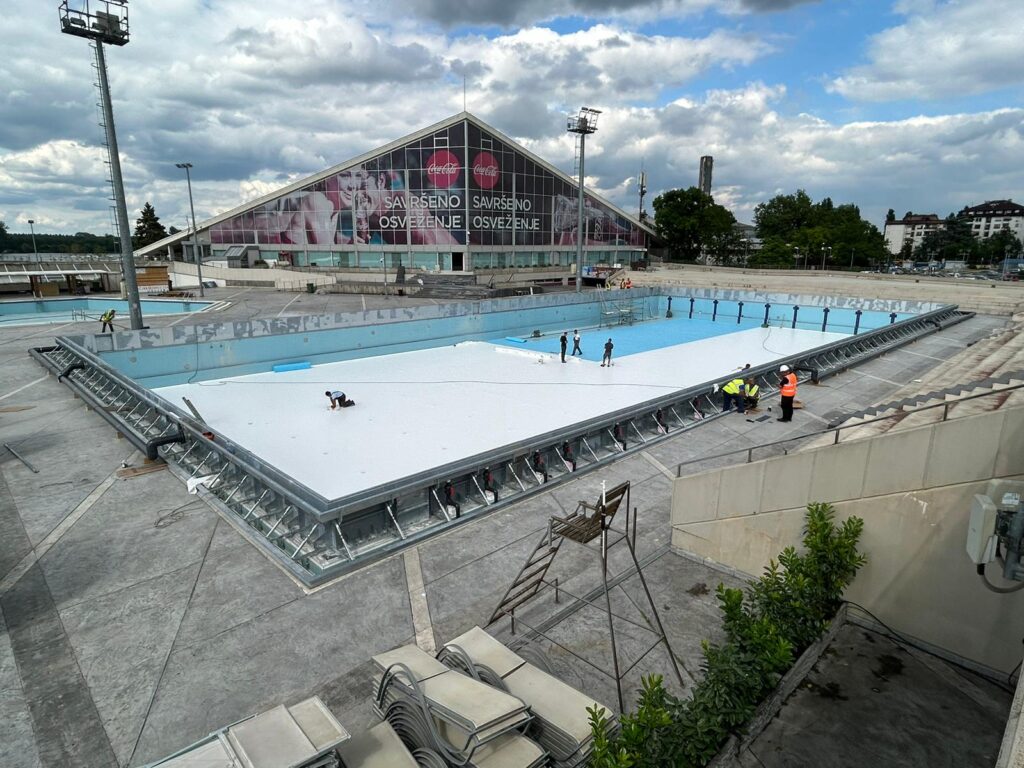 Piscina en construccion