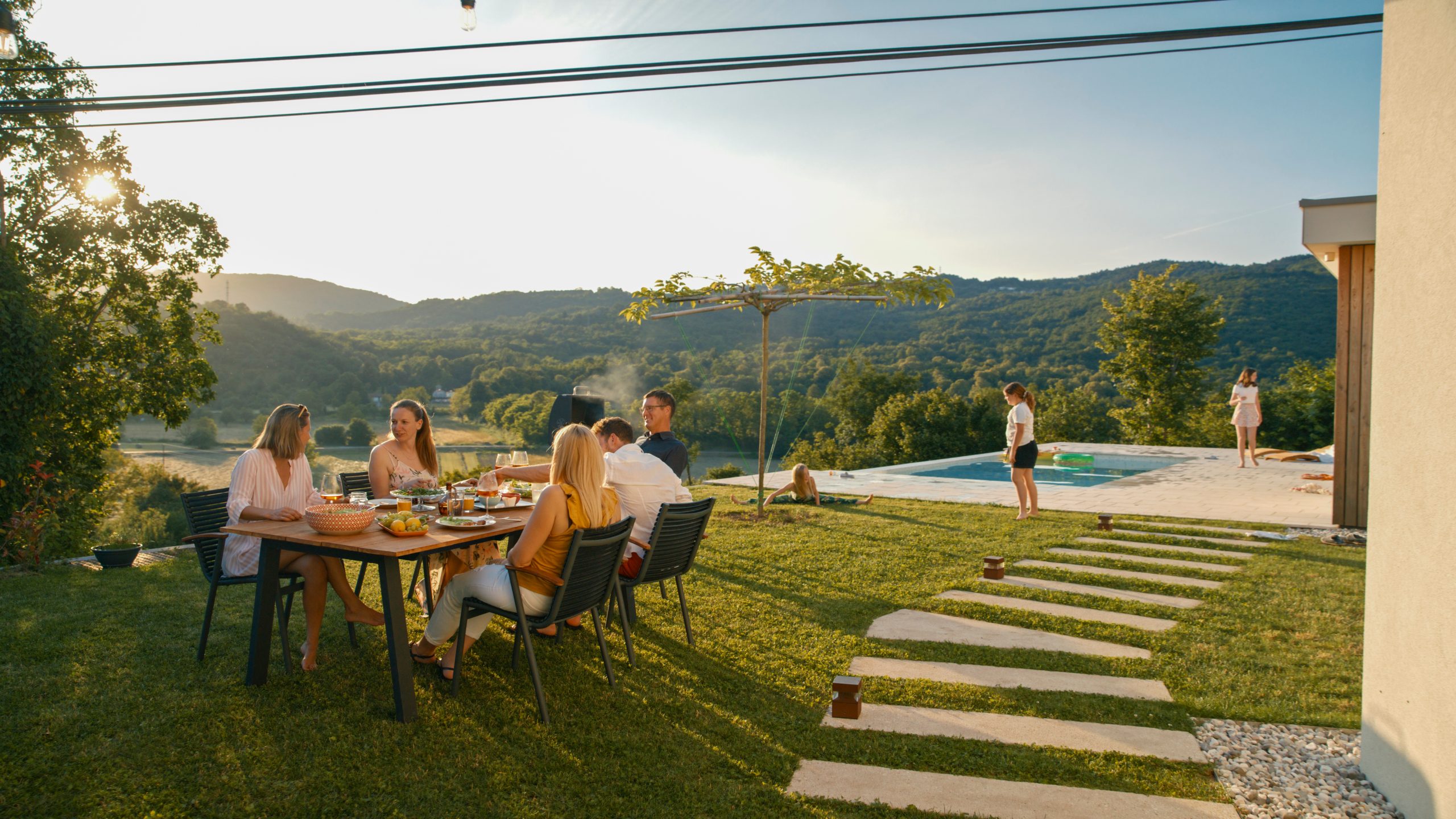 Positive pool 16 e03fb874f3b782621b328d55d71d0999d69ff835-scaled