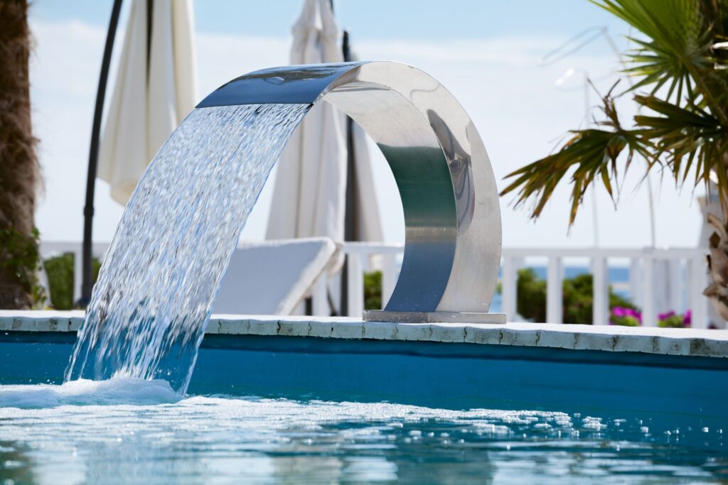 Modern pool water features: types, materials and tips for choosing the best option 2 modern pool water features